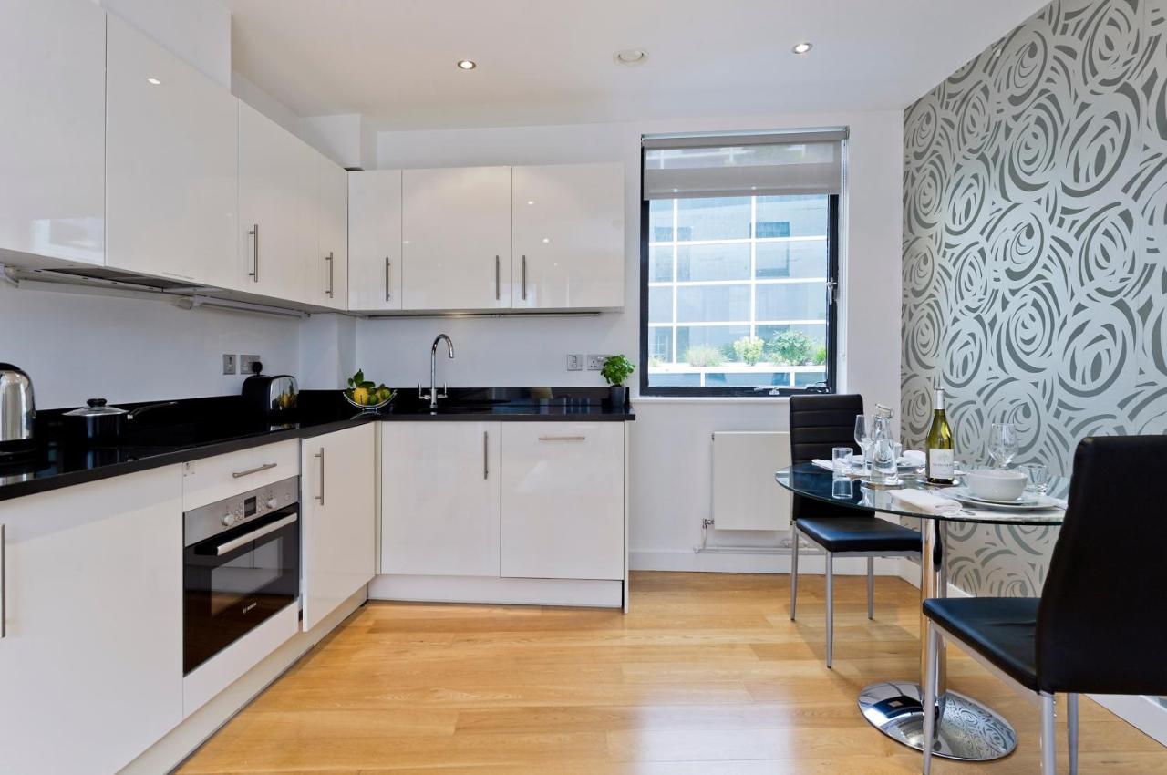 Red Lion Court By City2Stay Лондон Екстериор снимка